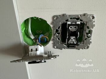 Роботи з електрикою та дрібний малярний ремонт