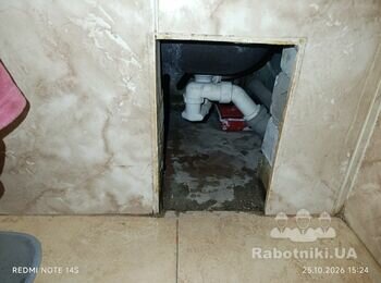 Потрібно відремонтувати з'єднання у каналізаційній трубі