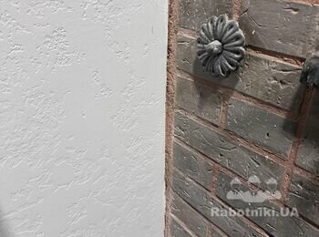 Облицювання примикання каміну до стіни шпакльованої