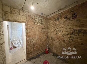 Зробити маячну штукатурку в санвузлі та кухні