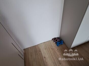 Встановлення плінтусу із полістиролу