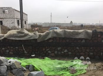Доложить забор из бута (с. Петровское)