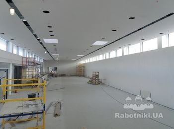 Безвоздушная покраска потолка - 1000 м2, 15 грн/м2