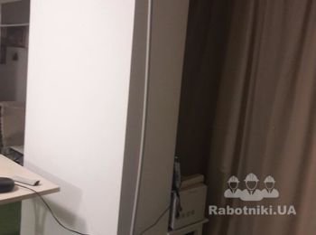 Срочноо закрепить трубу к стене.Стояк .