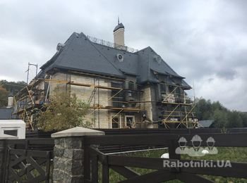 Установка титан-цинк водосточки и монтаж сланца