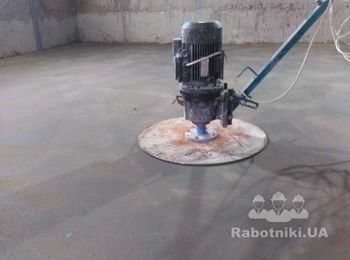 Специалисты по укладке стяжки пола.