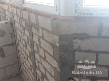 Снять 2 кирпича с парапета балкона Голосеевский