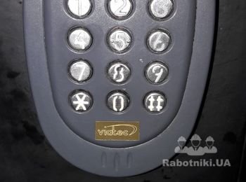 Нужно поменять код на домофоне