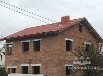 Затянуть оконные проемы и вход недостроя на зиму пленкой