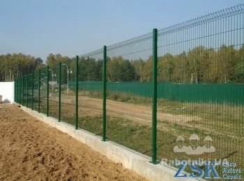Бетонирование фундамента под забор с установкой ограждения