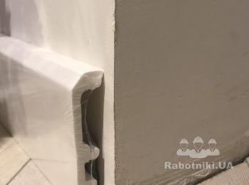 Ищу человека который грамотно установит плинтус и подрежет краси