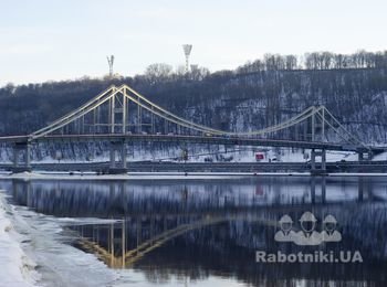 Альпинисты на обследования моста (Фото)