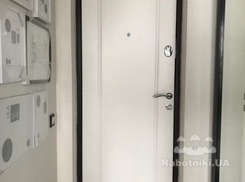 Фальш коробка. Ищу дверного мастера!