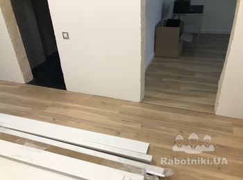 Переделать пол в соответствии со стороной открытия дверей