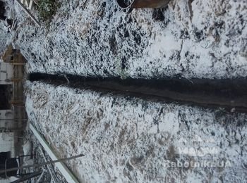 Проложить наружную трубу подачи воды в дом и подключить насос