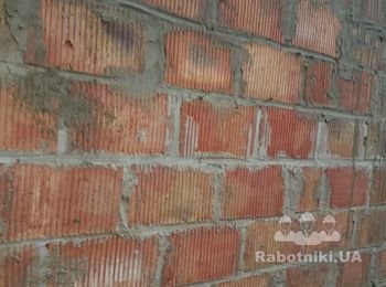 Штукатурак маячная в кирпичном доме
