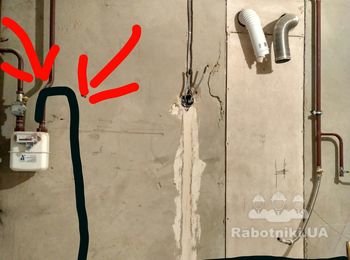 Сварщик газовой трубы в квартире