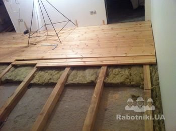 Монтаж деревянного пола из доски, шлифовка покраска