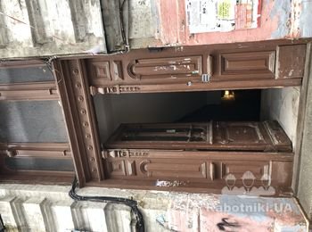 Потрібен спеціаліст по реставрації дверей