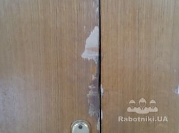Реставрация, восстановление дверей в аудитории