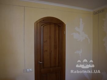 Штробление стен (штроборезом), вырез подрозетников (коронкой)
