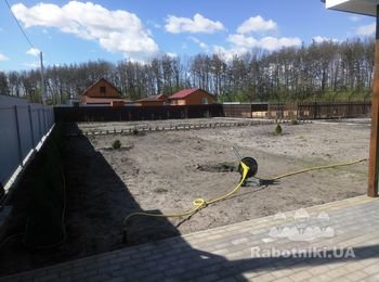 Подготовить участок под посадку газона.