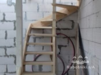 Изготовление и сборка черновых лестниц.