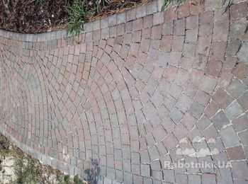 Укладка брусчатки "Креатив" 350м2 на бетон.