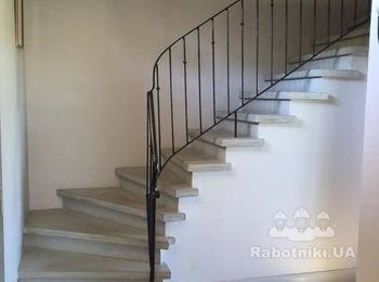 Обшивка лестницы деревом + перила