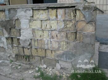 Работа по ремонту старого бетонного крыльца