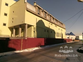 Монтаж водостоков, 3-х этажное здание.