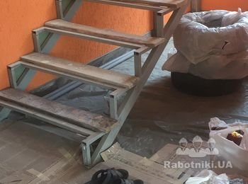 Плотник на обшивку лестницы