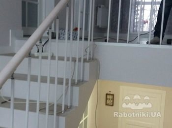 Установка ограждения на лестницу