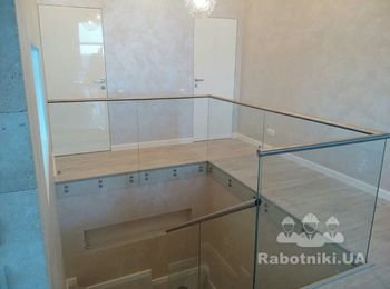Установить поручень на стекло