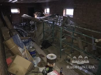 Перенести мебель, доски, кирпич