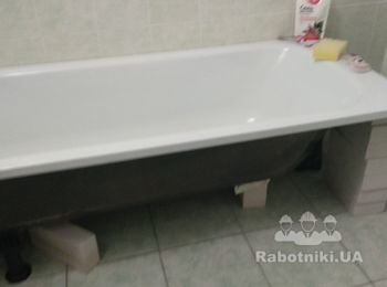 Установить ванну, положить плитку вокруг ванны