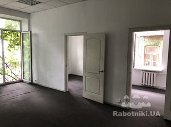 Внутрении работы покраска стен и постелить линолеум