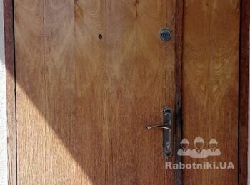 Реставрация входной деревянной двери (масив шпонированый)