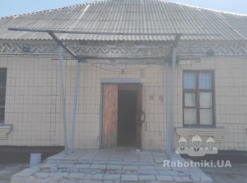 Козырек над входом в здание