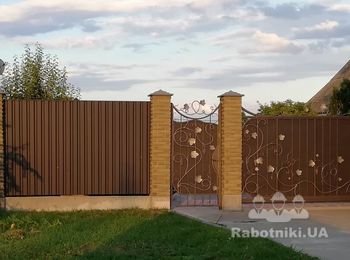 Нужно построить 35 метров фасадного забора