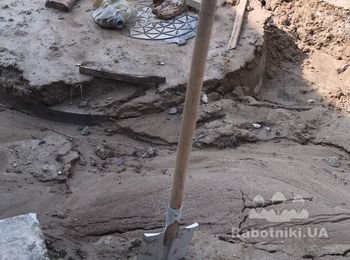 Трактор (манипулятор) для работы с приямком и траншеи