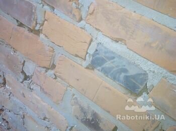 Зачистка кирпичной кладки в квартире под грунтовку