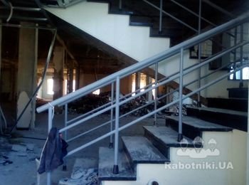 Нужно демонтировать лестницу