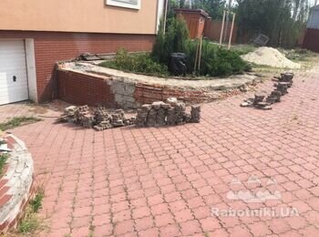 Фундаментное укрепление опорной стены при вьезде в гараж