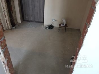 Укладка керамогранитной плитки на пол в прихожей