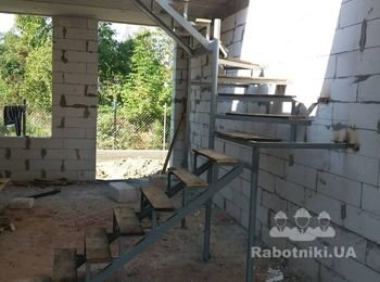 Изготовить 2 лестницы.