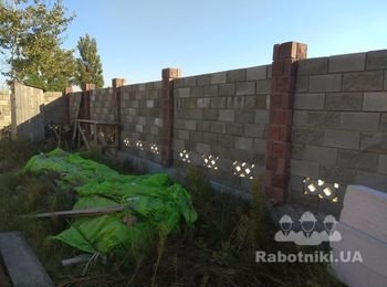 Нужны каменщики , сварщики, для кладки забора, лесници возможно