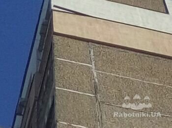 Закрепить отлив на утепленном фасаде