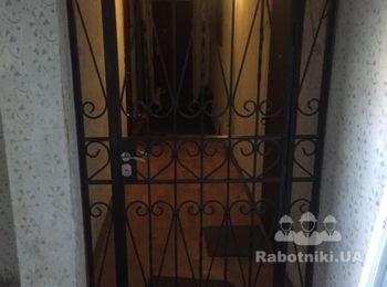 Сварить и установить перегородку с дверями.