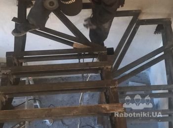 Обшивка лестницы деревом
